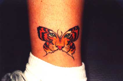 татуировка тигр в виде бабочки