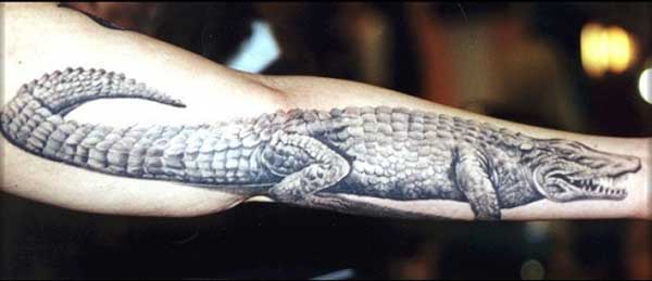 татуировка крокодила на руке