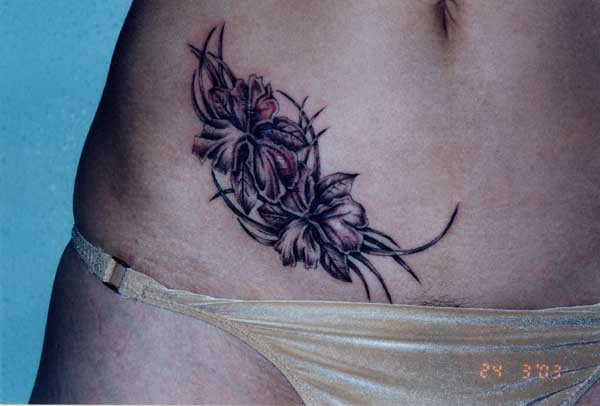 татуировка лилии